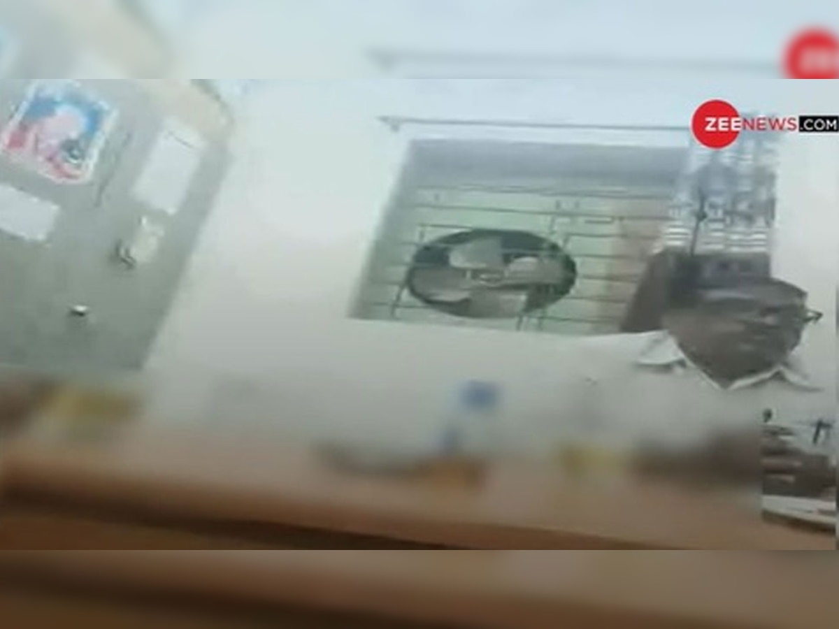 Nagpur में असिस्टेंट पुलिस कमिश्नर के दफ्तर में की दारू-मुर्गे की पार्टी, Video Viral होते ही 3 पुलिसकर्मी सस्पेंड