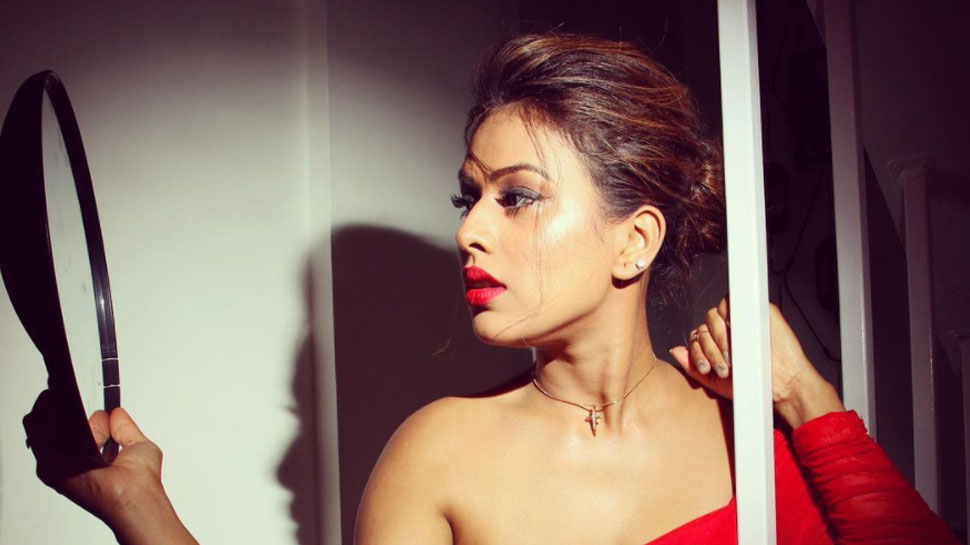 Nia Sharma ने लेस्बियन KISS पर तोड़ी चुप्पी, बताया शूटिंग के वक्त थी कैसी हालत