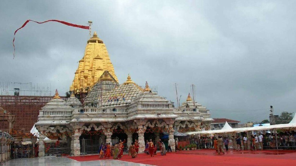 Shamlaji Mandir के बाद Ambaji Mandir में भी छोटे कपड़े पहनकर आने वालों के प्रवेश पर रोक