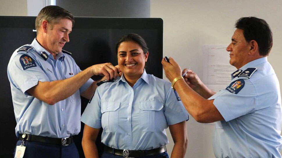 New Zealand: पहले सड़कों पर टैक्सी चलाती थीं Mandeep Kaur Sidhu, अब बनी पहली भारतवंशी महिला पुलिस अधिकारी