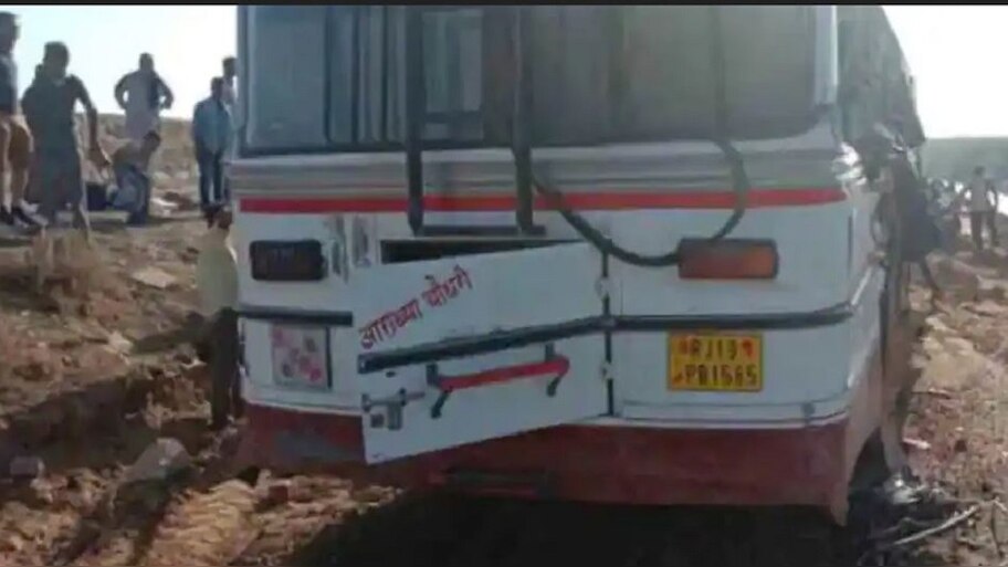 ବସ୍- ଅଟୋ ମୁହାଁମୁହିଁ ଧକ୍କା , ୧୩ ଜଣଙ୍କ ମୃତ୍ୟୁ