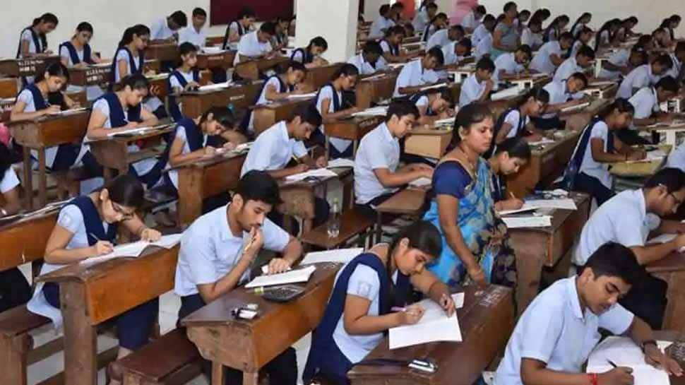 टल सकते हैं UP Board Exam, जानिए कब से शुरू होने की है उम्मीद टल सकते हैं UP Board Exam, जानिए कब से शुरू होने की है उम्मीद