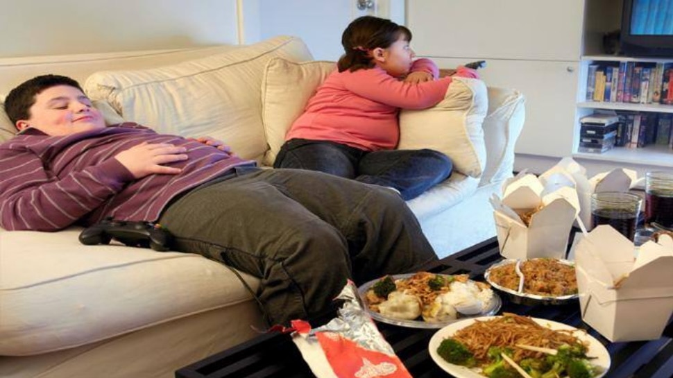 Childhood Obesity: बच्चों में भी बढ़ रहा है मोटापे का खतरा, ये 5 टिप्स अपनाएं ताकि कंट्रोल में रहे उनका वेट
