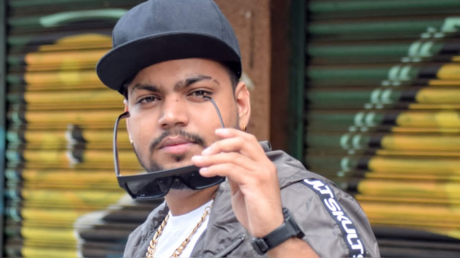 गायक और रैपर Santy Sharma अपने नए गीत के रिलीज के लिए बहुत भावुक हैं
