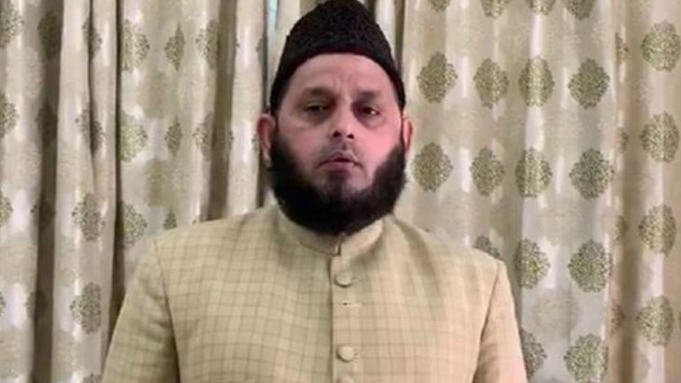 UP के मंत्री बोले- 3 तलाक की तरह बुर्का पर भी लगे रोक, मुस्लिम धर्मगुरु ने बताया मजहब का हिस्सा