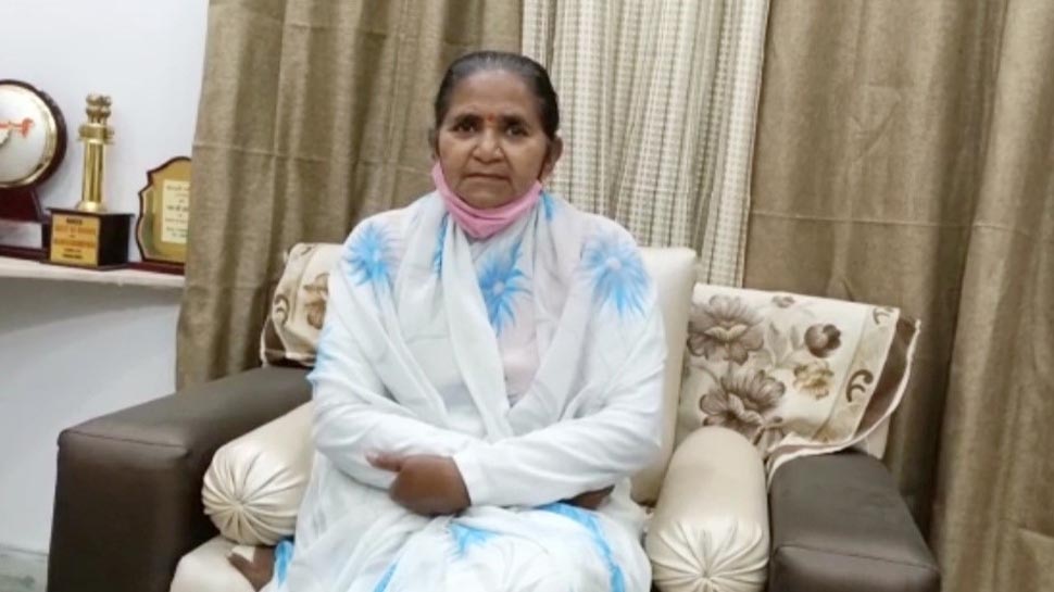 UP में अजान के बाद अब बुर्के पर विवाद, मंत्री ने कहा-भरोसे में लेकर सरकार लगाएगी प्रतिबंध