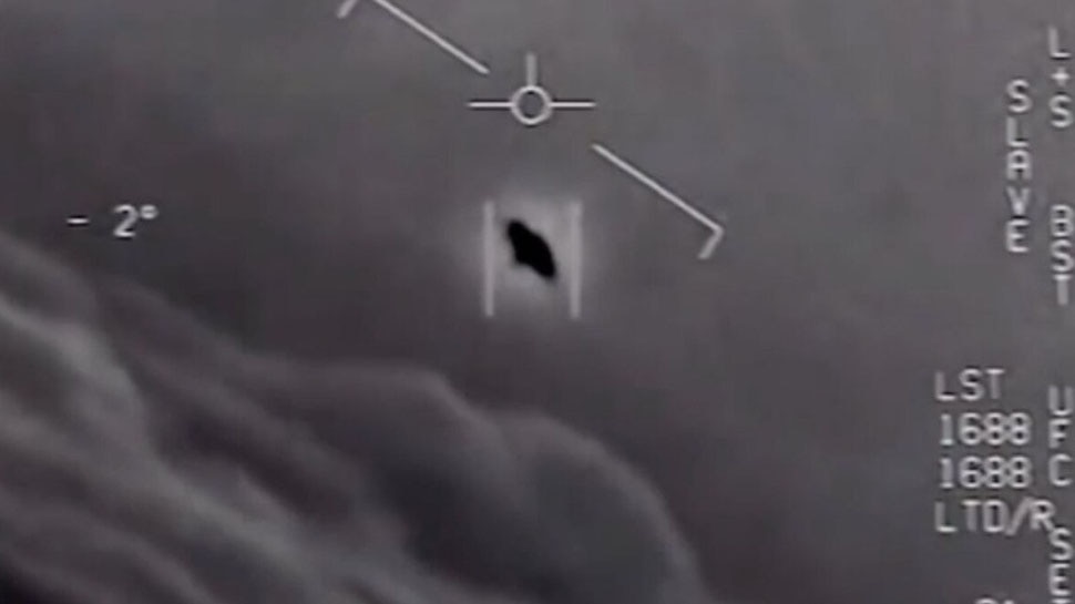 रडार को चकमा देकर चुटकियों में गायब हुआ UFO, घबरा गए थे US के पायलट