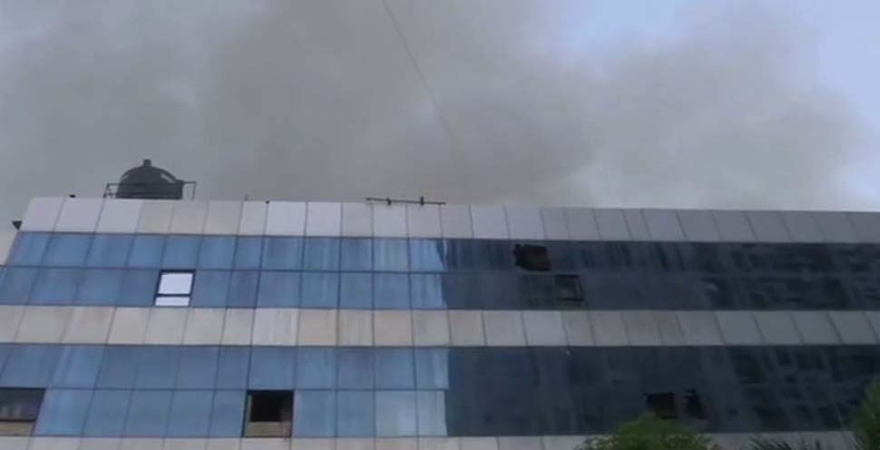 मुंबई मॉल में लगी आग  पर अभी तक काबू नहीं, 10 लोगों की मौत