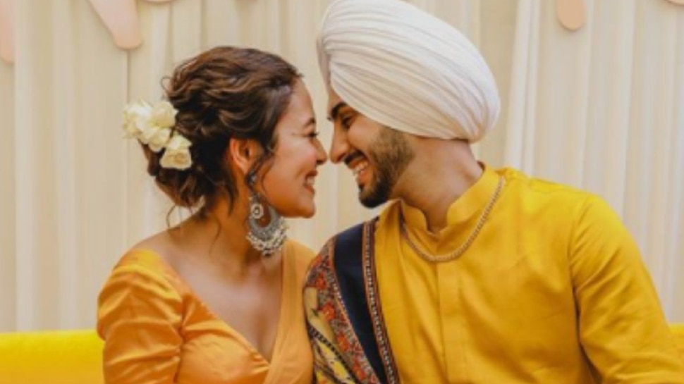 शादी के बाद Neha Kakkar ने खेली पहली होली, पति Rohanpreet ने गोद में उठाए रखा