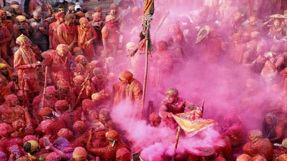 Holi 2021: कोरोना के बढ़ते मामलों को देखते हुए इन राज्यों में Holi Celebrations पर लगे प्रतिबंध, यहां जानिए पूरी लिस्ट