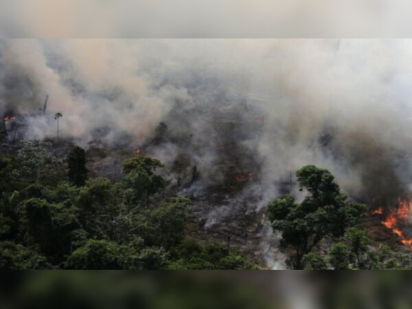 ନିଆଁ ଲଗାଉଛି କିଏ, ଲିଭାଇବା କାହା କାମ ?