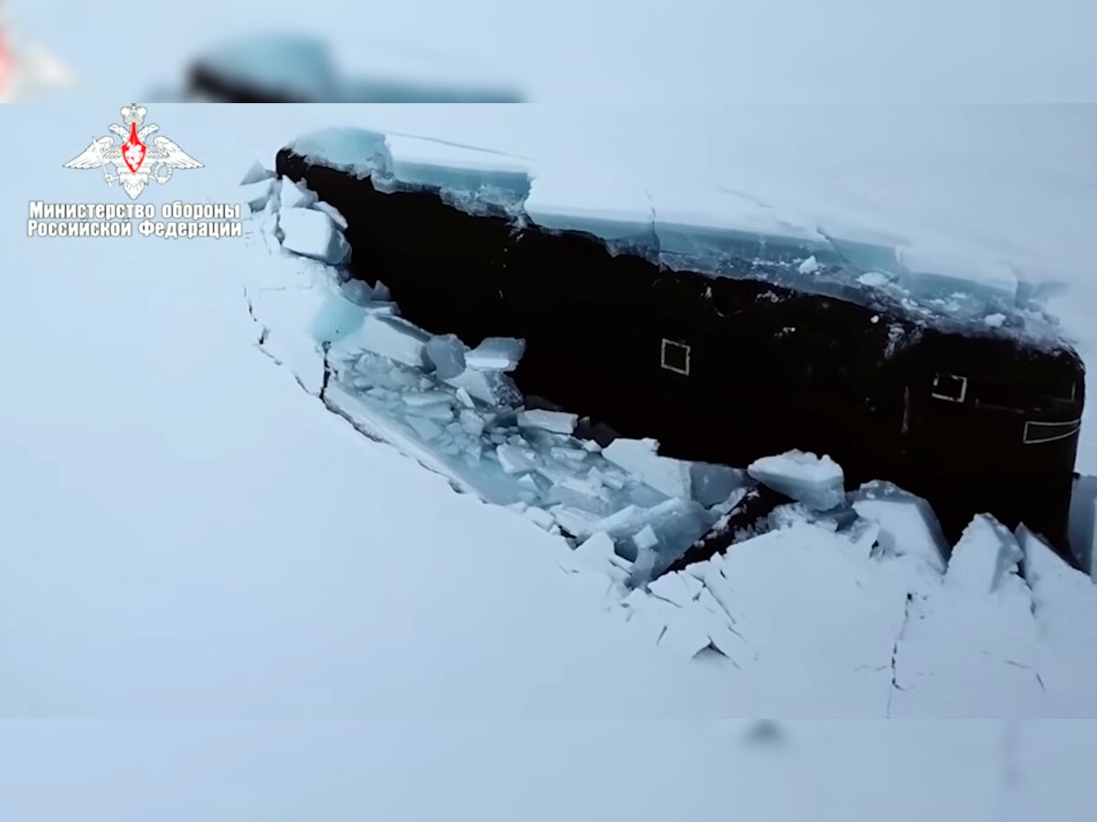बर्फ की 1.5 मीटर मोटी चादर को तोड़ बाहर निकली 3 रूसी सबमरीन्स, VIDEO देख हैरान रह गई दुनिया