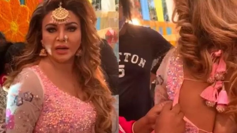 डांस करने से पहले ही फटा Rakhi Sawant का ब्लाउज, सुई-धागे से सिलवाई ड्रेस