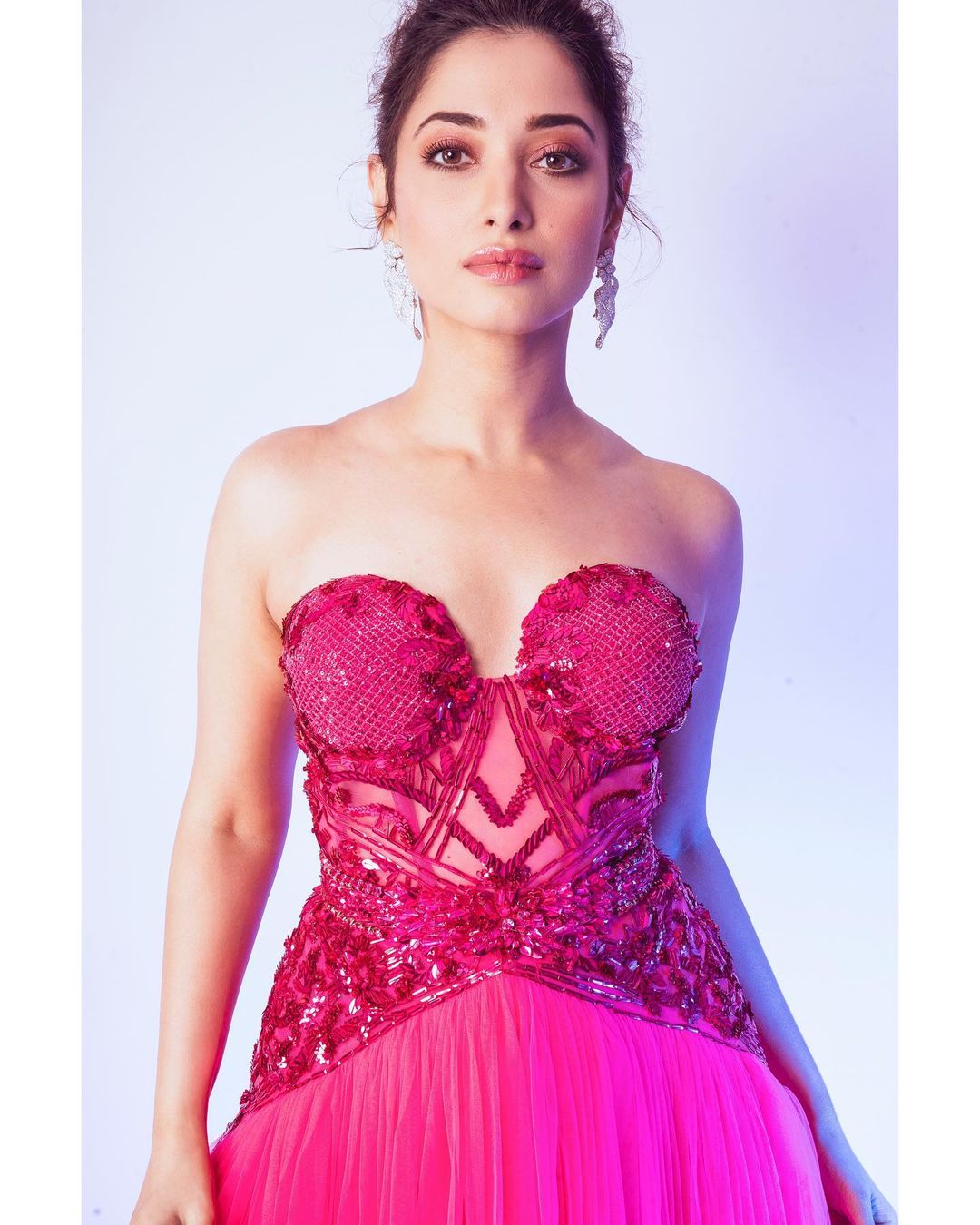 Tamannaah Bhatia Looks Gorgeous in Pink High Slit gown See Photos |  Tamannaah Bhatia का पिंकटास्टिक लुक वायरल, PHOTOS देख फैंस हुए क्रेजी |  Hindi News,