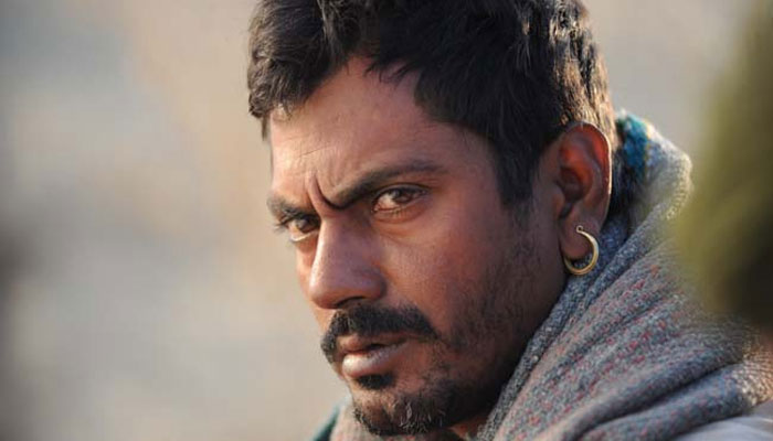 Nawazuddin Siddiqui ने इस एक्ट्रेस को मारा धक्का, औकात में रहने की दी नसीहत, देखें VIDEO