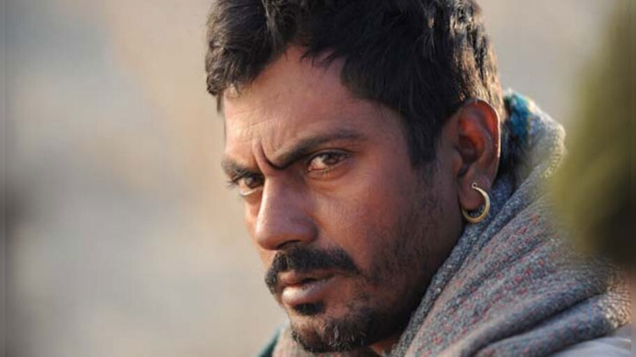 Nawazuddin Siddiqui ने इस एक्ट्रेस को मारा धक्का, औकात में रहने की दी नसीहत, देखें VIDEO