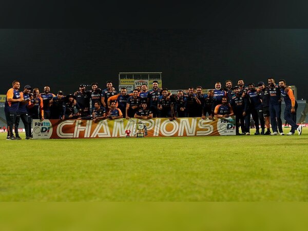 ସୌ- ସୋସିଆଲ ମିଡିଆ