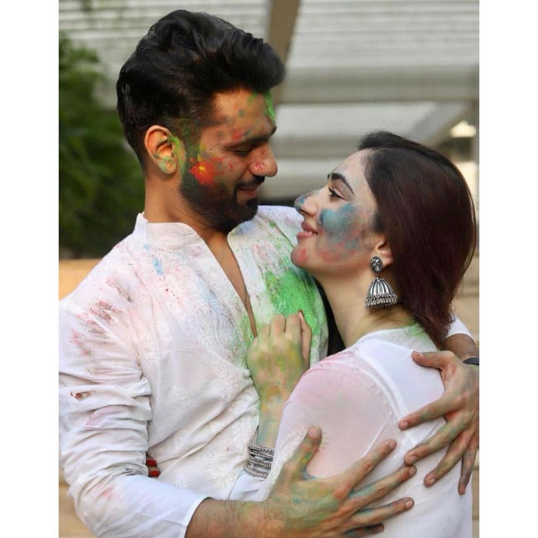 लोग पसंद कर रहे हैं दिशा की तस्वीरें people loving Disha rahul holi pics