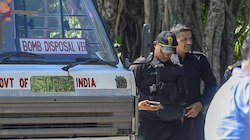 West Bengal: चुनाव के बीच हिंसा का दौर जारी, 24 परगना जिले में हमले में 7 लोग घायल