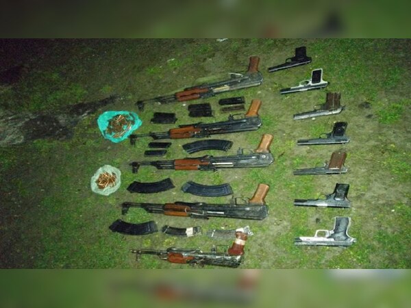 ଆତଙ୍କବାଦୀଙ୍କ ଯୋଜନା ପଣ୍ଡ, ବିପୁଳ ଅସ୍ତ୍ରଶସ୍ତ୍ର ଜବତ 