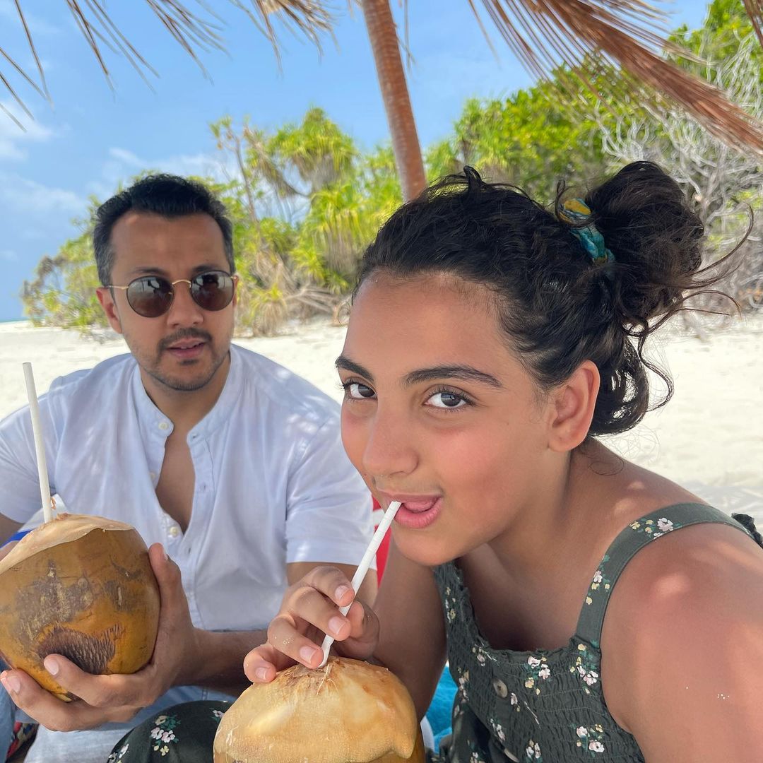 नारियल पानी का लिया मजा Dia mirza husband and step daughter