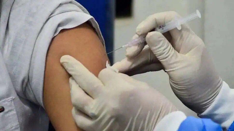 Covid Vaccine: वैक्सीन लगवाने के बाद न करें ये गलतियां, वरना बढ़ जाता है Coronavirus से संक्रमित होने का खतरा