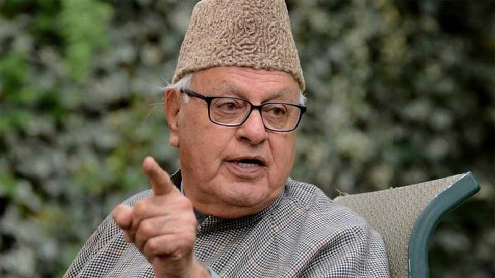 JK: कोरोना वैक्सीन लगवाने के 28 दिन बाद Covid-19 से संक्रमित हुए Farooq Abdullah, परिवार के सदस्य हुए होम क्वारंटीन