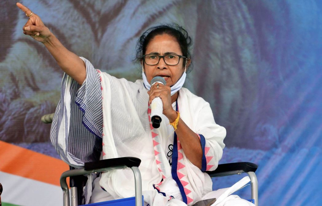 WB Election 2021: घर से निकल रही थीं ममता बनर्जी, तभी सामने आ गए BJP कार्यकर्ता; लगाए 'जय श्री राम' के नारे
