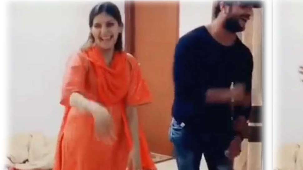 Sapna Choudhary और Khesari Lal Yadav का कमरतोड़ डांस, वायरल हो रहा है VIDEO