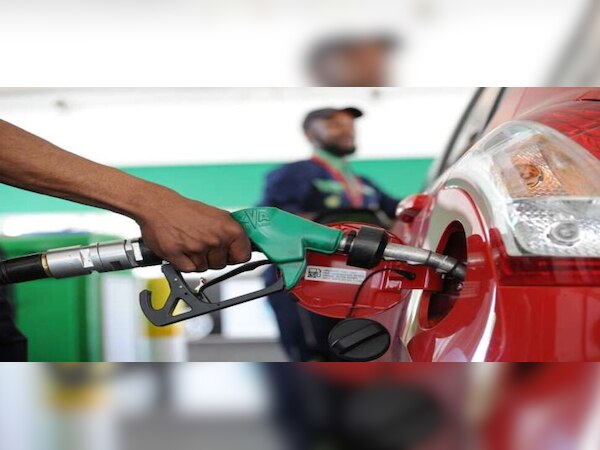 ରାଜଧାନୀରେ ପୁଣି ପେଟ୍ରୋଲ-ଡିଜେଲ ମୂଲ୍ୟରେ ହ୍ରାସ, ଜାଣନ୍ତୁ ଆଜିର ରେଟ୍