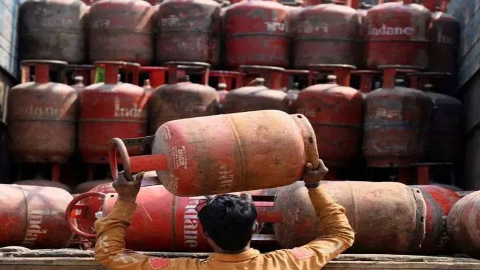 Free LPG कनेक्शन पर बदलने वाले हैं नियम? सब्सिडी के लिए आ सकता है नया तरीका