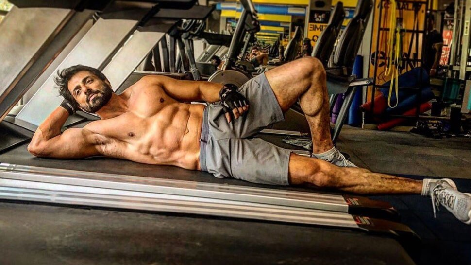 Sonu Sood की धांसू बॉडी पर फिदा हुए फैंस, कुछ ही मिनट में मिले इतने लाख लाइक Sonu Sood की धांसू बॉडी पर फिदा हुए फैंस, कुछ ही मिनट में मिले इतने लाख लाइक