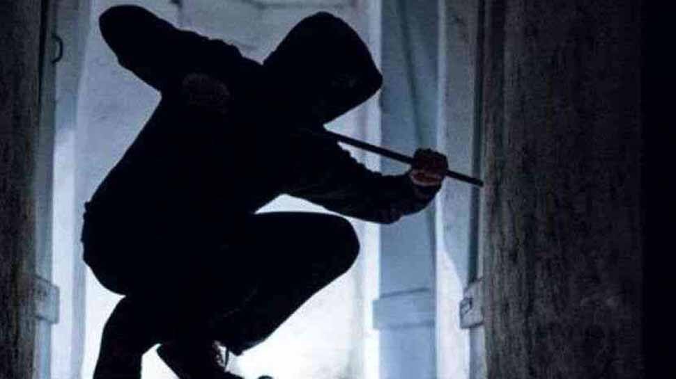 उम्मीद से ज्यादा कैश मिलने पर चोर को आया हार्ट अटैक, इलाज में ही खर्च हो गए लाखों