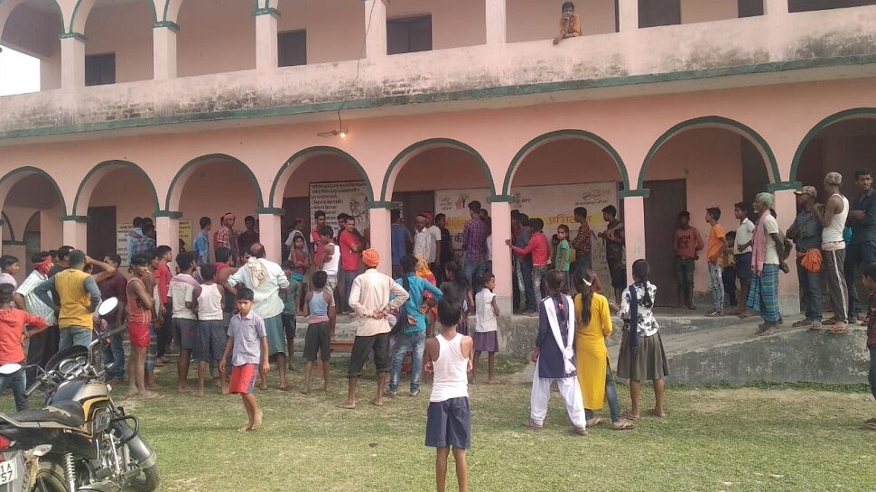 Katihar: शिक्षकों ने स्कूल को बनाया दंगल का अखाड़ा, 'मामूली' बात पर की मारपीट
