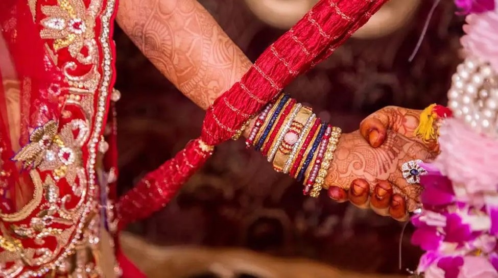 भाई-बहन ने आपस में की Love Marriage, सजा में परिजनों ने किया 'जिंदा' बच्चों का दाह-संस्कार