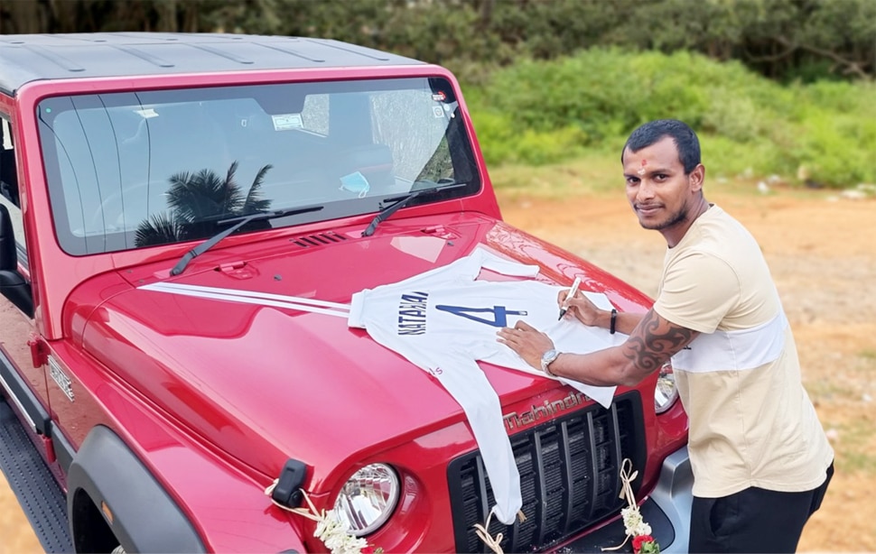 Anand Mahindra ने पूरा किया अपना वादा, टी नटराजन को भेजी नई SUV कार, देखिए PHOTOS