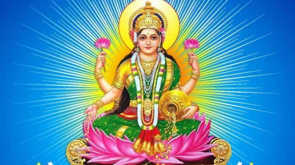 Goddess Lakshmi: घर में हों ये चीज़ें तो तुरंत हटा दें, वरना मां लक्ष्मी रूठकर चली जाएंगी