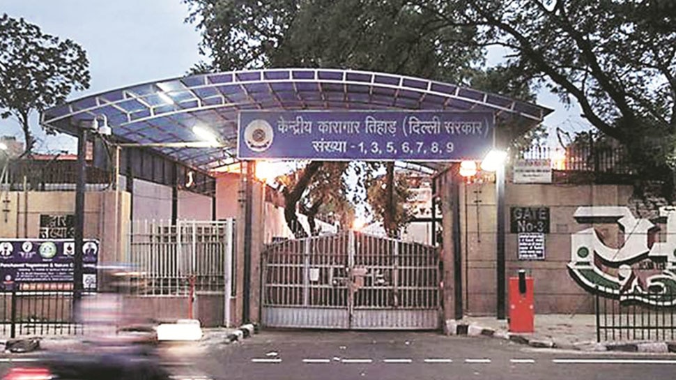 Tihar Jail में भी कोरोना का कहर, कैदी-घरवालों की मुलाकात पर लगाया गया बैन