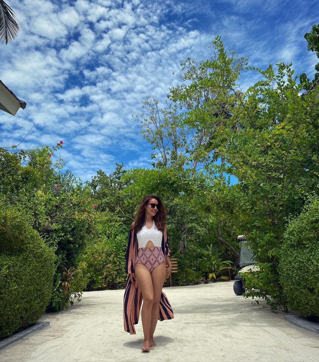 दिए ऐसे पोज Surbhi Jyoti in Maldives