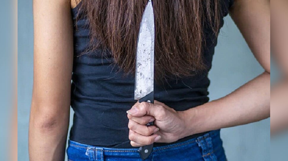 Taiwan Girl cut off cheating boyfriend s private part and flushed it