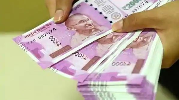 7th Pay Commission: सरकारी कर्मचारियों को मिलने वाला है तोहफा, जुलाई में बढ़ सकती है सैलरी