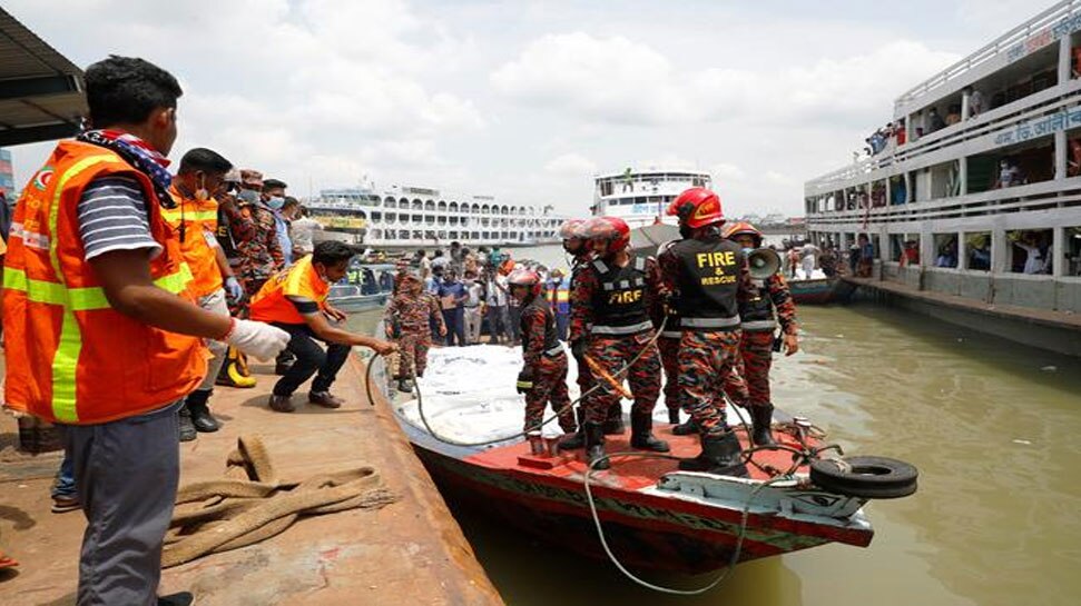 Bangladesh: शीतलाख्या नदी में मालवाहक जहाज ने यात्री जहाज को मारी टक्कर, 26 की मौत