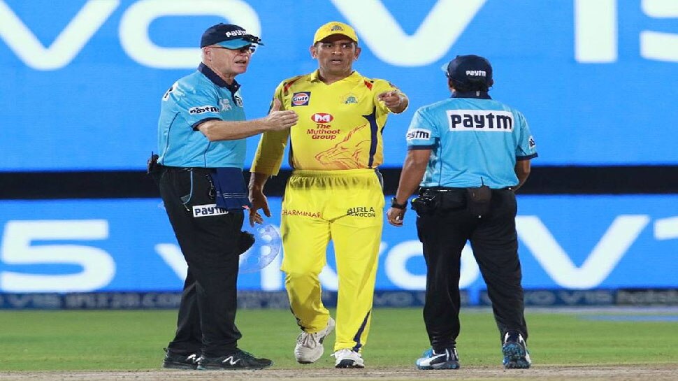 जब कैप्टन कूल को आया गुस्सा Dhoni loss his cool