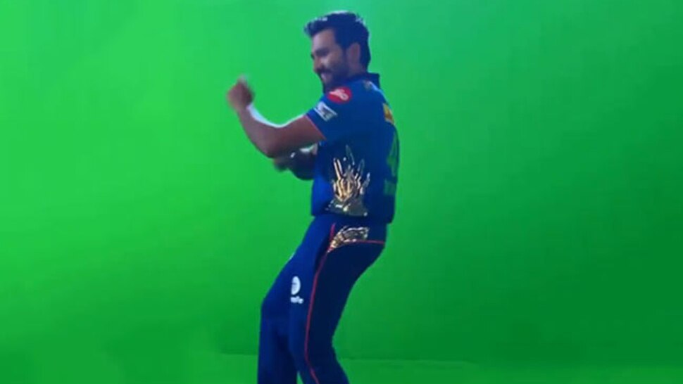 IPL से पहले Viral हो रहा है Rohit Sharma का अपने साथी खिलाड़ियों के साथ डांस, देखिए VIDEO