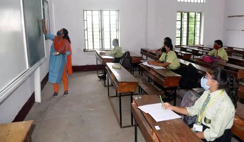 यूपी, बिहार, दिल्ली समेत 15 राज्यों में स्कूल-कॉलेज बंद, जानें खुलने की अगली तारीख