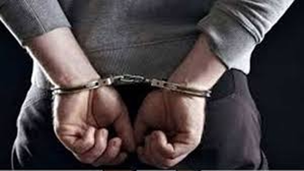 कंडोम और फिंगरप्रिंट से पुलिस ने पकड़ा कंडोम और फिंगरप्रिंट से पुलिस ने पकड़ा