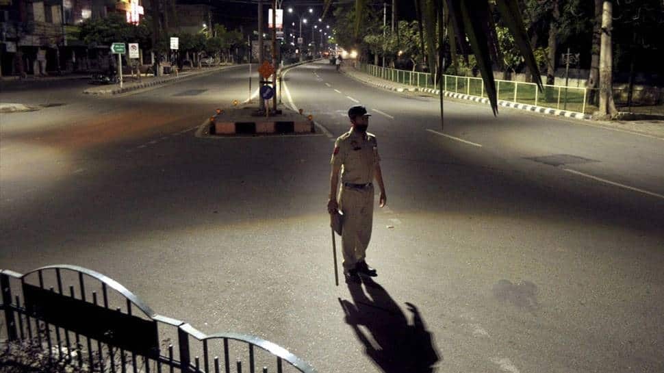 दिल्ली-पंजाब के बाद UP की राजधानी लखनऊ में भी लगा Night Curfew