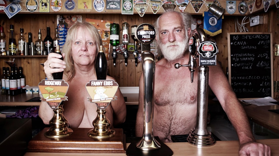 Viral News : Britain's Spielplatz Nudist Village, people lives without  clothes in Hertfordshire | बिना कपड़ों में रहते हैं इस गांव के लोग,  स्विमिंग पूल से लेकर बीयर बार तक की सुविधा -