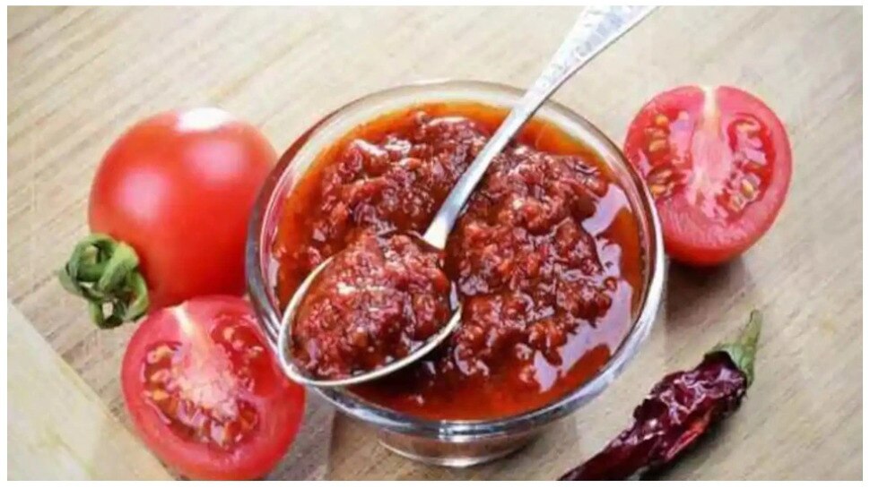 try this sour and sweet tomato chutney recipe at home | Tomato Chutney Recipe: सुबह के नाश्ते से लेकर डिनर तक में सर्व करें टमाटर की खट्टी-मीठी चटनी, जानिए रेसिपी | Hindi