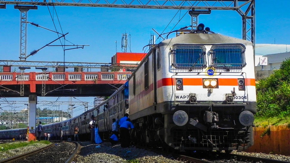 Corona संकट के बीच Railway कल से चलाने जा रहा है Shatabdi सहित कुछ स्पेशल ट्रेनें, देखें पूरी लिस्ट